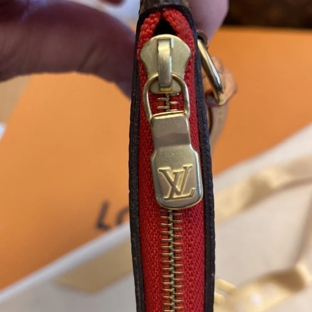 LOUIS Vuitton Pochette in Cherry. EXCELLENT CONDITION. - Picture 3 of 5